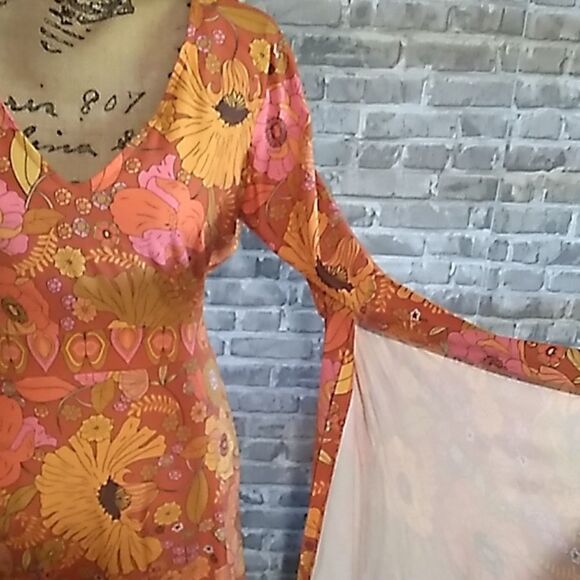 70s retro Bellsleeve Floral Dress - Picture 8 of 10